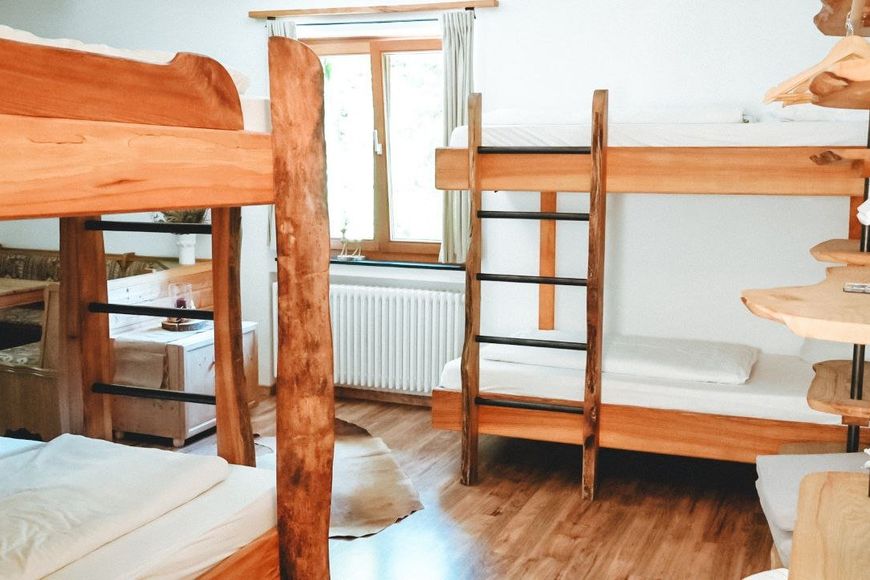 Čtyřlůžkov&yacute; pokoj, sprcha/WC (15 - 25 m&sup2;), P