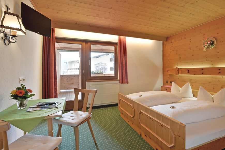 Double room, shower/wc, BB