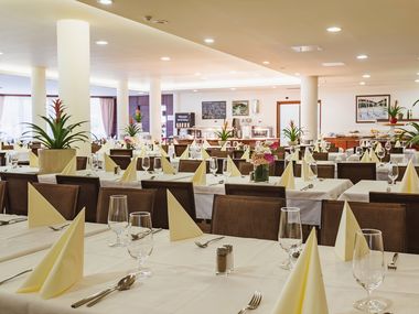 Hotel Ramada Hotels & Suites