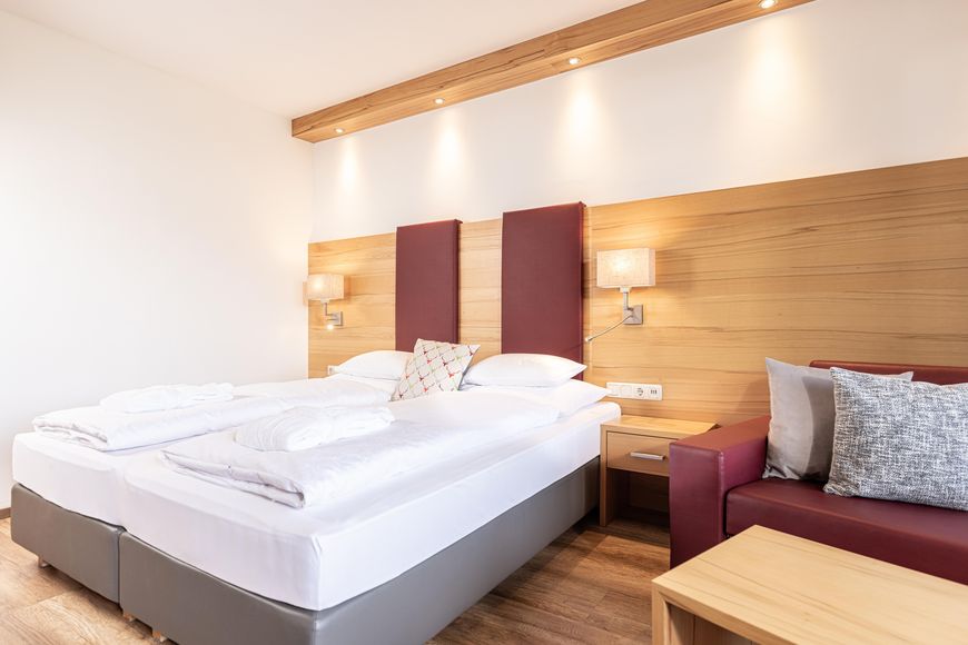 Dvoulůžkov&yacute; pokoj, sprcha/WC (cca 25 m&sup2;, Panorama Superior), P