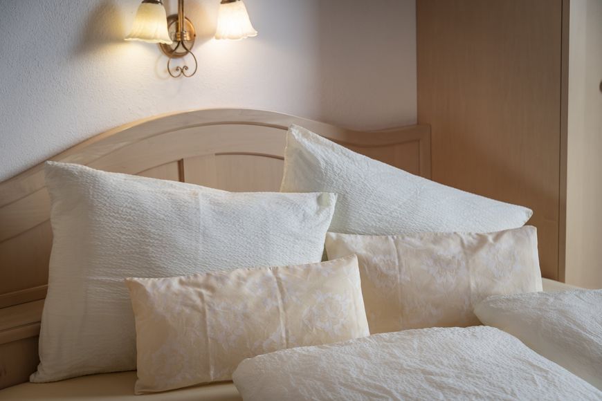 Dvoulůžkov&yacute; pokoj, sprcha/WC (15 - 21 m&sup2;), P