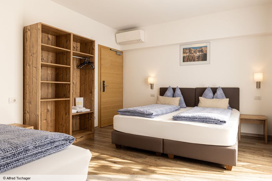 Dvoulůžkov&yacute; pokoj, sprcha/WC (20 - 25 m&sup2;), S