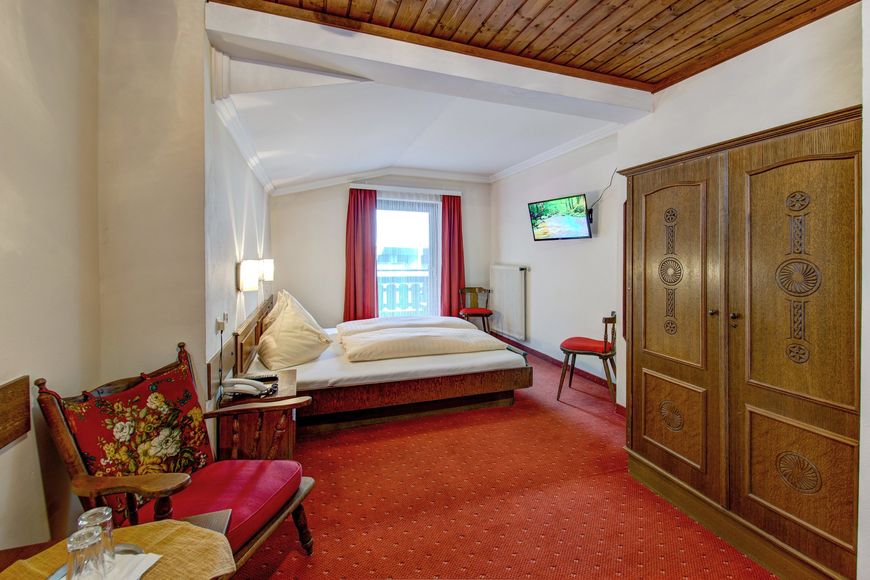 Dvoulůžkov&yacute; pokoj, sprcha/WC (balkon), P