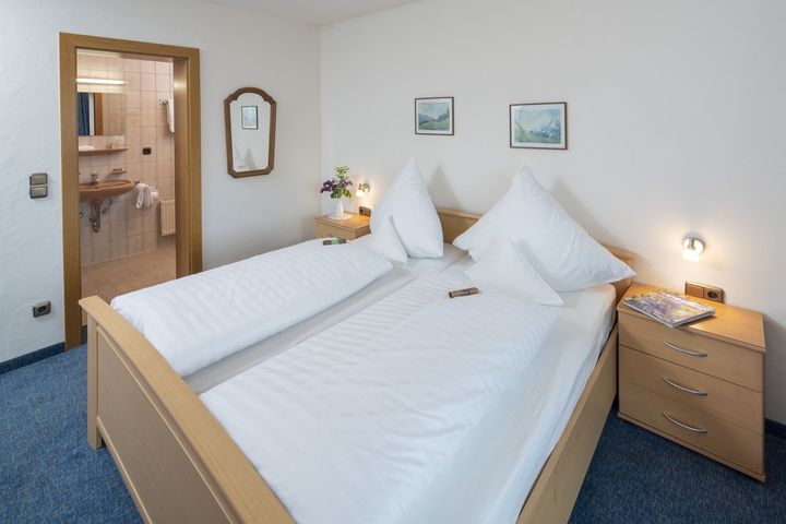 Doppelzimmer/2 Zustellb. Du/WC (ca. 20 m²), HP