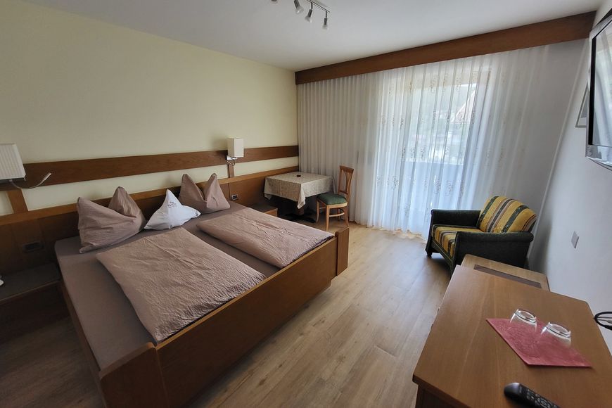 Dvoulůžkov&yacute; pokoj, sprcha/WC (20 - 25 m&sup2;, standard), S