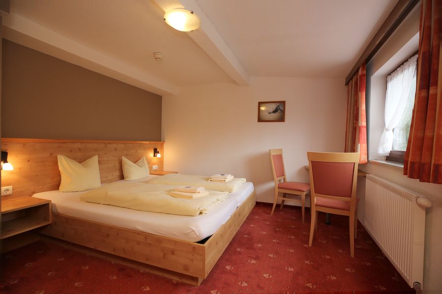 Dvoulůžkový pokoj pro jednu osobu, sprcha/WC, P PLUS Cover Photo