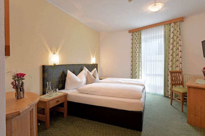 Dvoulůžkov&yacute; pokoj, sprcha/WC (13 - 15 m&sup2;, classic), P