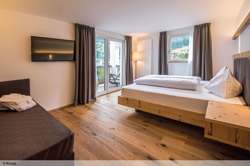 Dvoulůžkov&yacute; pokoj/2x přist., sprcha/WC (cca 25 m&sup2;, Gimietlich, max. 2 dos. + 2 děti), P