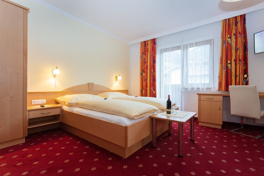 Dvoulůžkový pokoj/přist., sprcha/WC (cca 22 m²), S Cover Photo