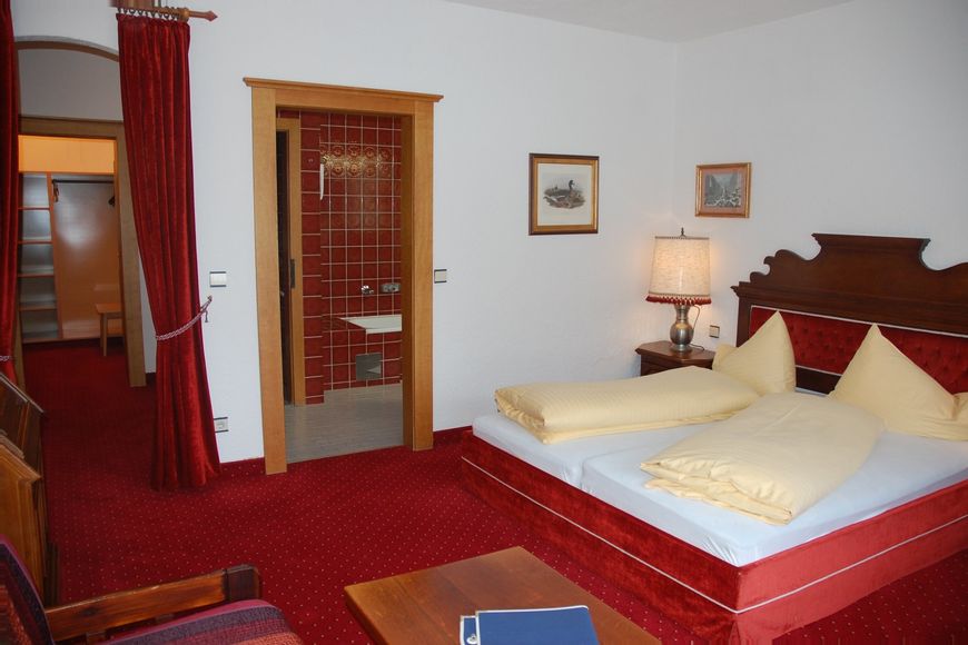 Dvoulůžkov&yacute; pokoj, sprcha/WC (cca 20 m&sup2;, standard), P PLUS