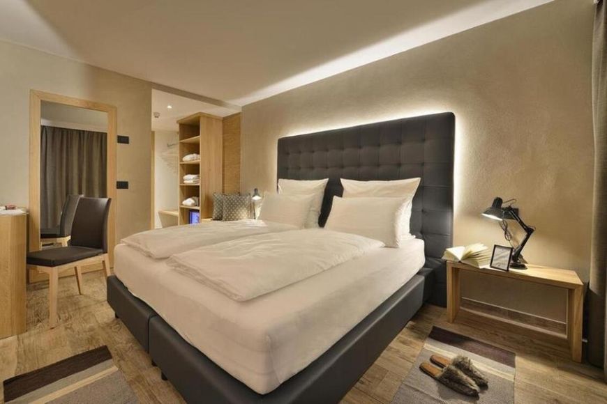 Dvoulůžkov&yacute; pokoj/2x přist., sprcha/WC (cca 37 m&sup2;, max. 2 dos. + 2 děti), P