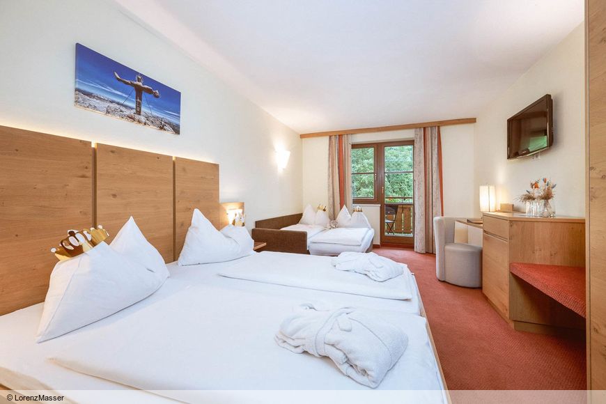Dvoulůžkov&yacute; pokoj/2x přist., sprcha/WC (cca 24 m&sup2;, Standard Typ B), P