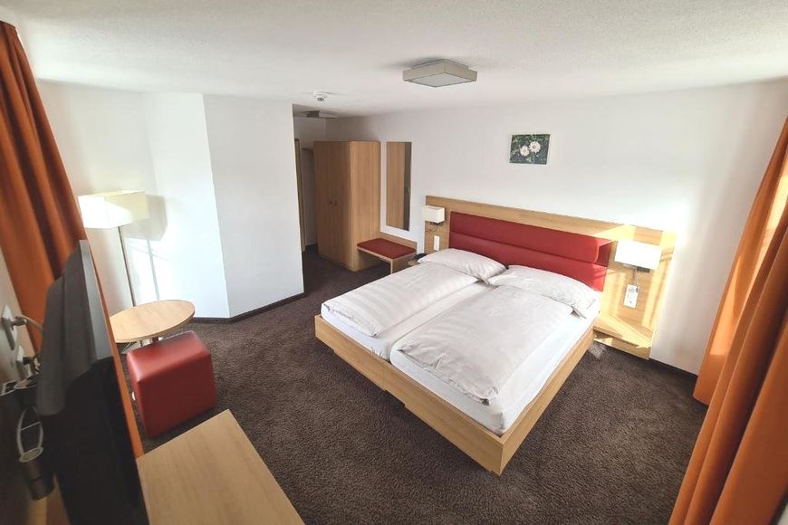 Jednolůžkový pokoj, sprcha/WC (cca 9 m²), P Cover Photo