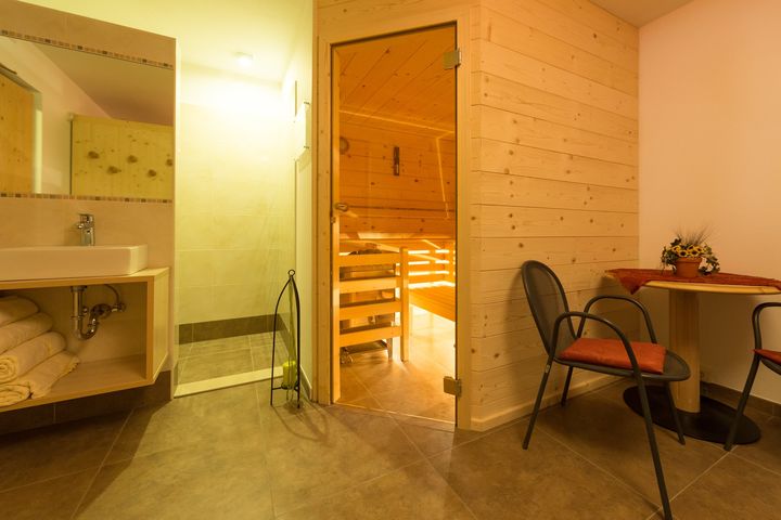 Doppelzimmer/Zustellbett Du/WC (ca. 20 m², Latemar, max. 2 Erw. + 1 Kind), HP