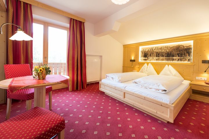 Doppelzimmer/Zustellbett Du/WC (ca. 20 m², Latemar, max. 2 Erw. + 1 Kind), HP