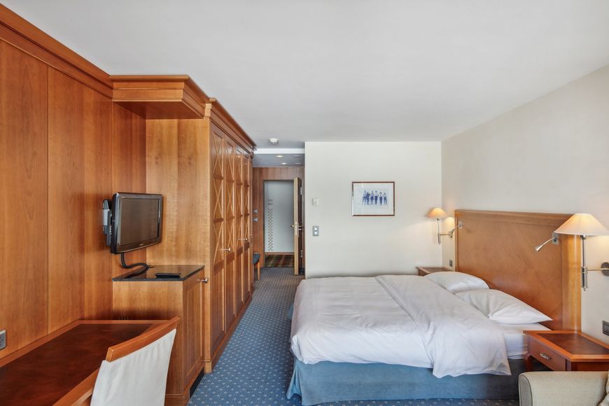 Dvoulůžkov&yacute; pokoj, sprcha/WC (cca 29 m&sup2;), S