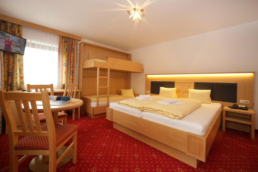 Dvoulůžkový pokoj, sprcha/WC (cca 22 m²), BS Cover Photo