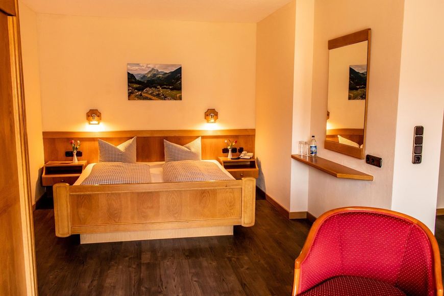 Dvoulůžkov&yacute; pokoj, sprcha/WC (cca 22 m&sup2;, Bergwald), P