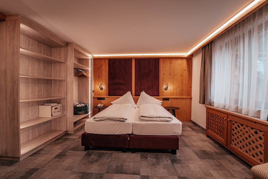Dvoulůžkov&yacute; pokoj, sprcha/WC (20 - 24 m&sup2;), P PLUS