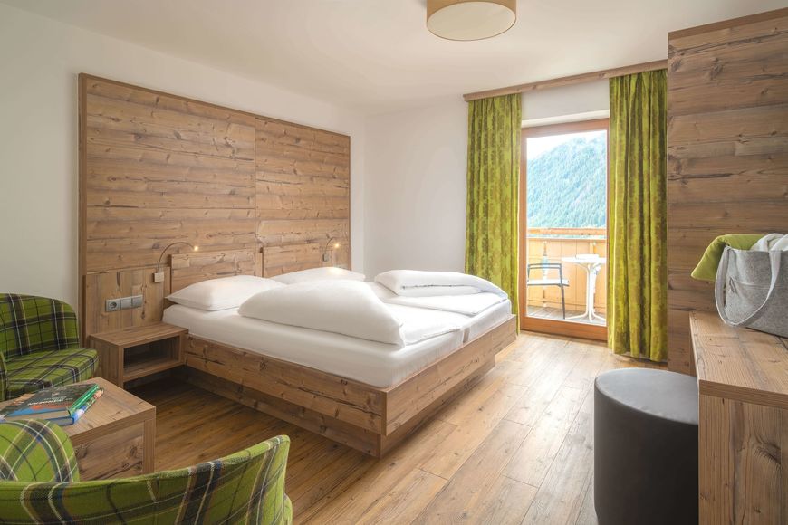 Dvoulůžkov&yacute; pokoj, sprcha/WC (cca 22 m&sup2;, Abis Comfort), P PLUS