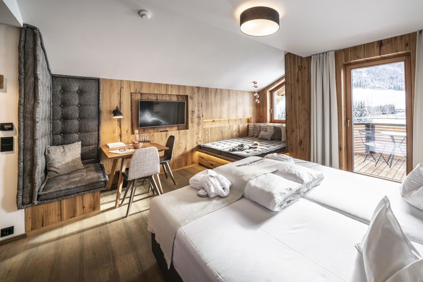 Dvoulůžkov&yacute; pokoj, sprcha/WC (cca 25 m&sup2;, Residence), P PLUS