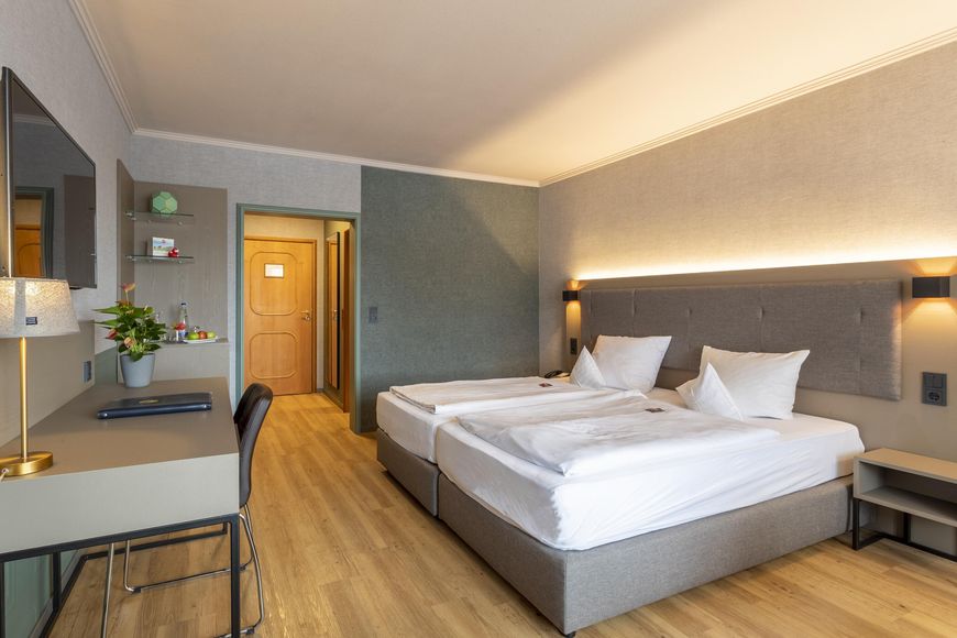 Dvoulůžkov&yacute; pokoj pro jednu osobu, sprcha/WC (cca 29 m&sup2;), P PLUS