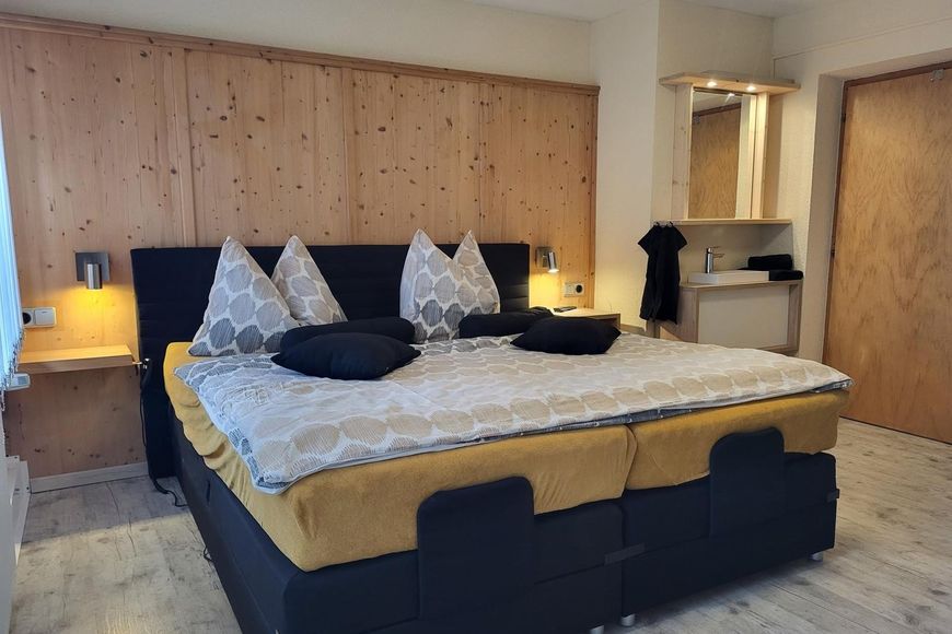 Apartm&aacute;n - 8 os. (cca 90 m&sup2;), BS