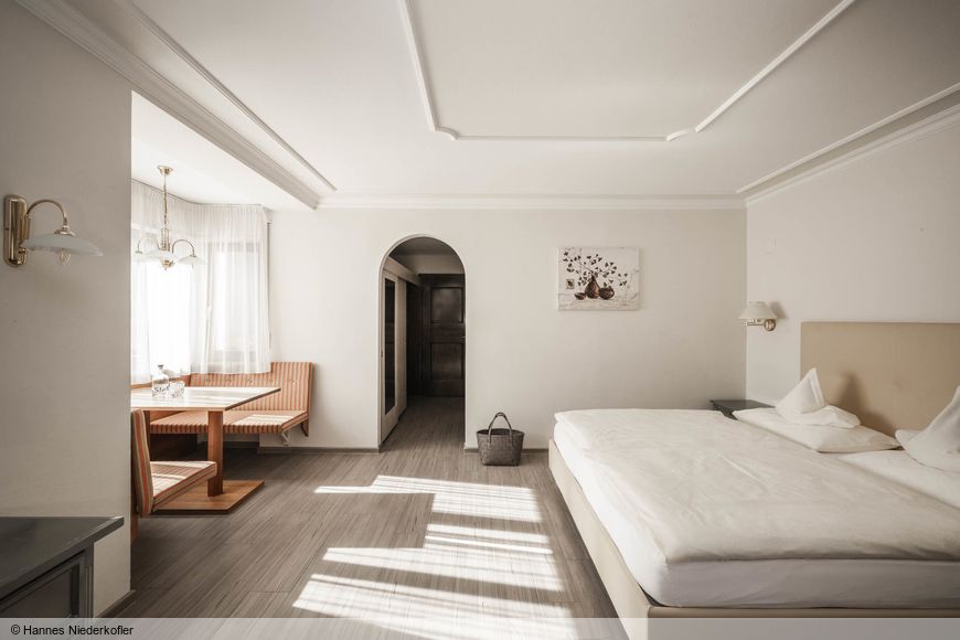 Dvoulůžkov&yacute; pokoj, sprcha/WC (25 - 33 m&sup2;, Einhorn), P PLUS