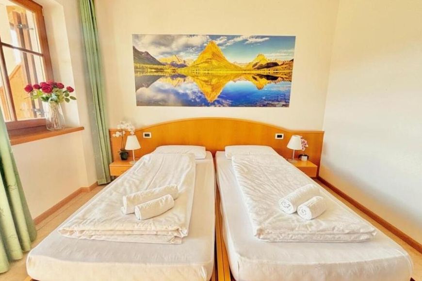 Dvoulůžkov&yacute; pokoj, sprcha/WC, P