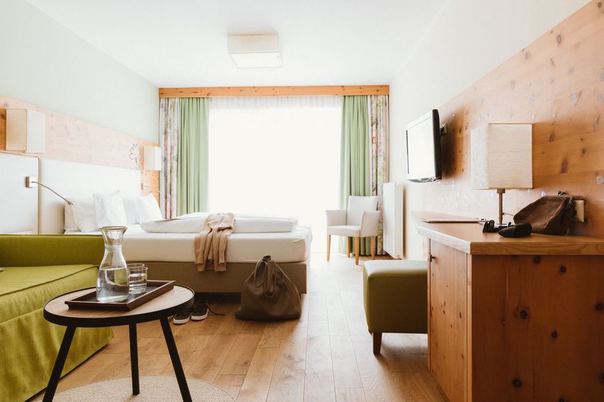 Dvoulůžkov&yacute; pokoj/2x přist., sprcha/WC (cca 35 m&sup2;, Superior), P PLUS