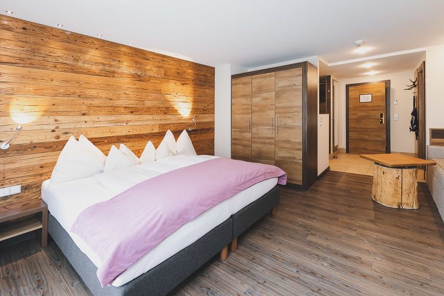 Dvoulůžkov&yacute; pokoj pro jednu osobu, vana/WC (cca 30 m&sup2;), AI