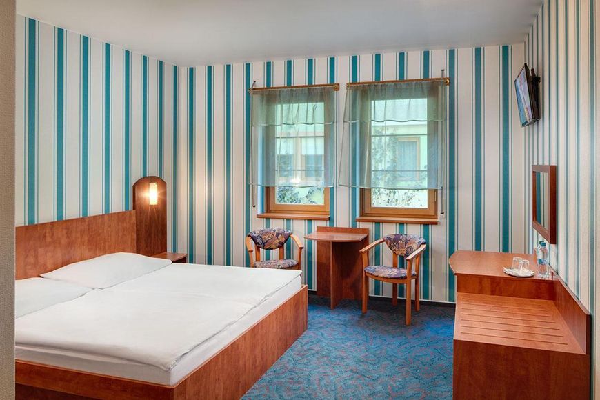 Dvoulůžkov&yacute; pokoj, sprcha/WC (cca 25 m&sup2;, Wellnesspaket), S