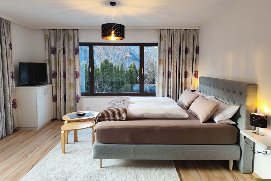 Dvoulůžkov&yacute; pokoj pro jednu osobu, sprcha/WC (22 - 28 m&sup2;), S
