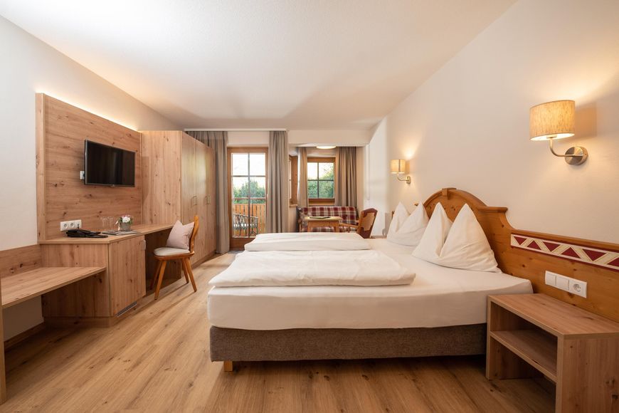 Dvoulůžkov&yacute; pokoj, sprcha/WC (cca 20 m&sup2;, Haupthaus Hanneshof), P PLUS