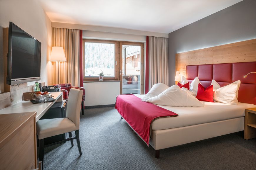 Dvoulůžkov&yacute; pokoj, sprcha/WC (cca 26 m&sup2;, gl&uuml;cks.pilz, standard), P