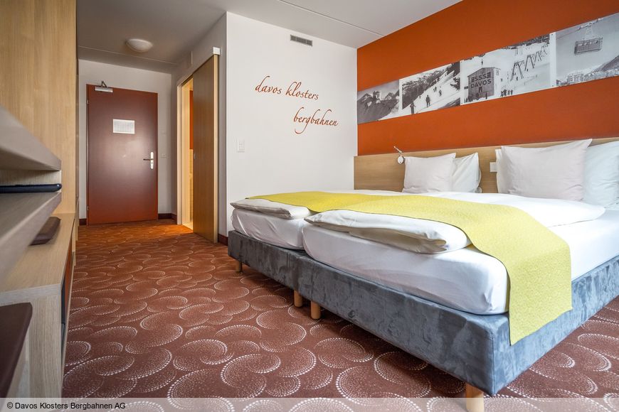 Dvoulůžkov&yacute; pokoj pro jednu osobu, sprcha/WC (cca 25 m&sup2;, komfort), S
