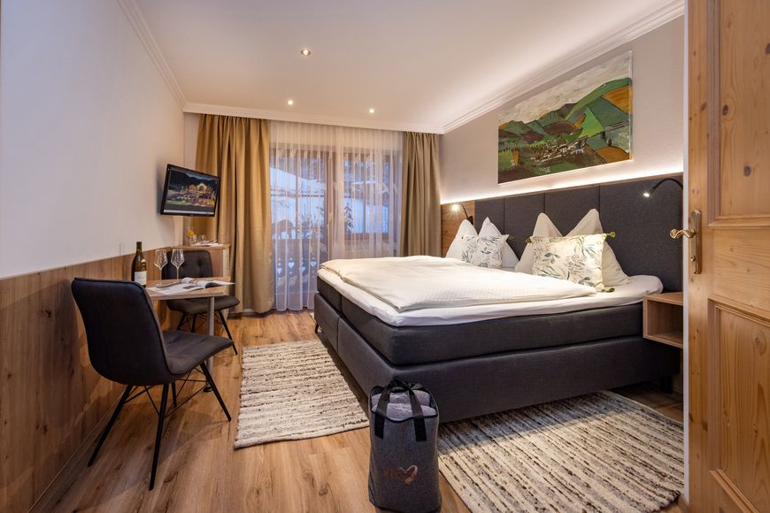 Dvoulůžkov&yacute; pokoj pro jednu osobu, sprcha/WC (cca 15 m&sup2;), S