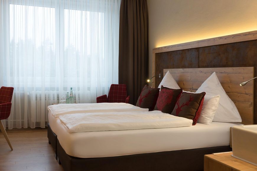Dvoulůžkov&yacute; pokoj, sprcha/WC (cca 22 m&sup2;, komfort), P