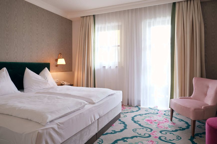 Dvoulůžkov&yacute; pokoj/přist., sprcha/WC (cca 21 m&sup2;, standard, max. 2 dos. + 1 d&iacute;tě), P PLUS