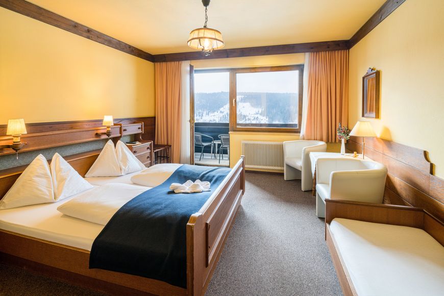 Dvoulůžkov&yacute; pokoj/přist., sprcha/WC (cca 26 m&sup2;), P PLUS