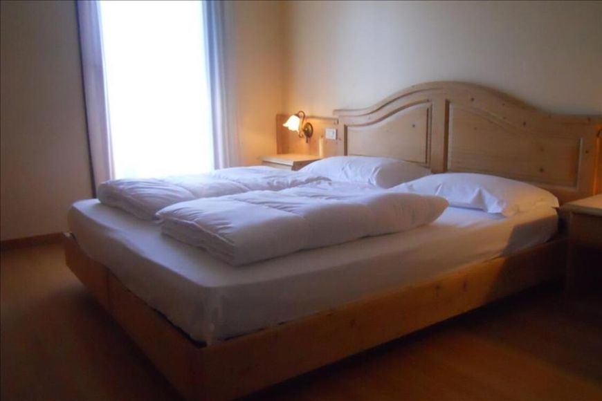 Dvoulůžkov&yacute; pokoj/2x přist., sprcha/WC (15 - 22 m&sup2;), P
