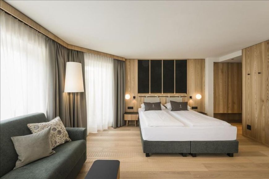 Dvoulůžkov&yacute; pokoj/přist., sprcha/WC (cca 33 m&sup2;), P PLUS