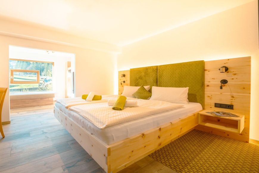 Dvoulůžkov&yacute; pokoj/přist., sprcha/WC (cca 20 m&sup2;), P