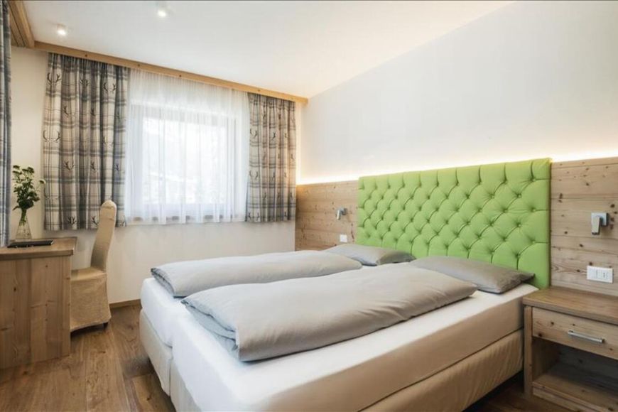 Dvoulůžkov&yacute; pokoj/2x přist., sprcha/WC (cca 30 m&sup2;, Superior), P
