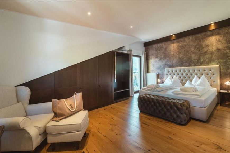 Dvoulůžkov&yacute; pokoj/přist., sprcha/WC (cca 32 m&sup2;, Mountain, Superior, max. 2 dos. + 1 d&iacute;tě), P