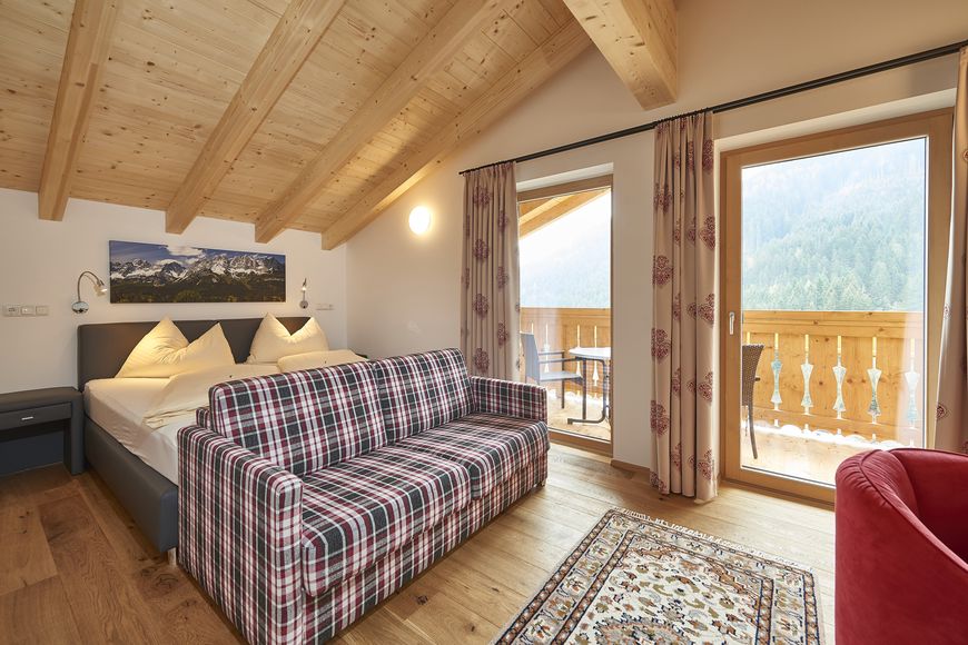 Dvoulůžkov&yacute; pokoj, sprcha/WC (20 - 22 m&sup2;), P PLUS