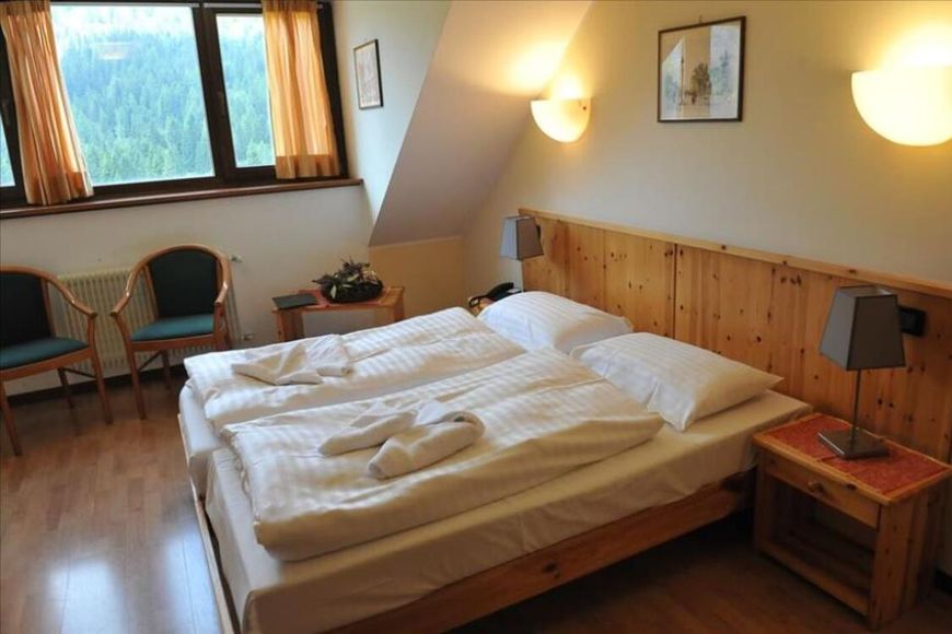 Dvoulůžkov&yacute; pokoj, sprcha/WC, P