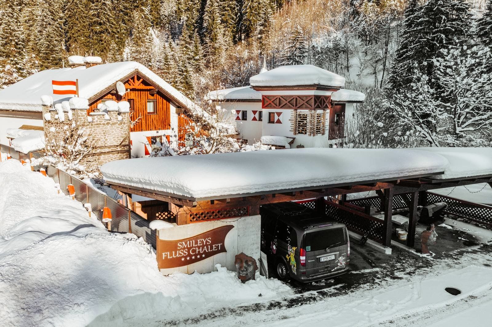 Smiley&acute;s Fluss-Chalets