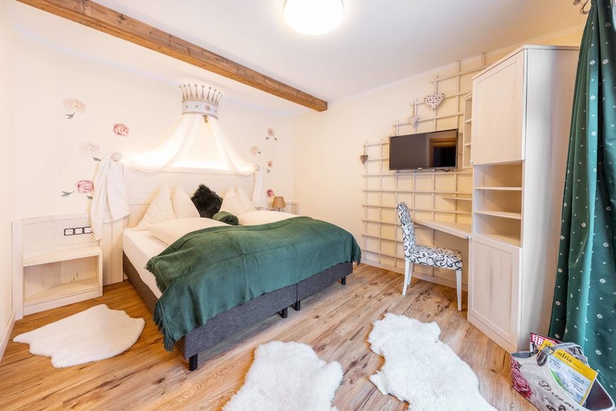 Apartm&aacute;n - 6 os. (cca 100 m&sup2;, &Auml;sche & Forelle, max. 5 dos. + 1 d&iacute;tě), BS