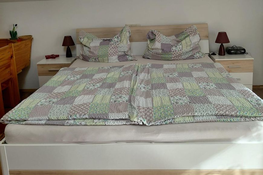 Apartm&aacute;n - 7 os. (cca 100 m&sup2;), BS